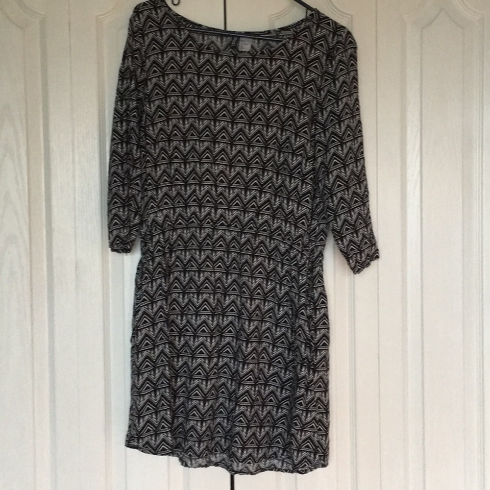 DIVIDED three quarter sleeve black&white dress